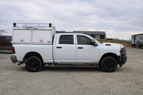Custom aluminum truck cap built by Custom Truck Caps in Sugarcreek, Ohio — photo 4
